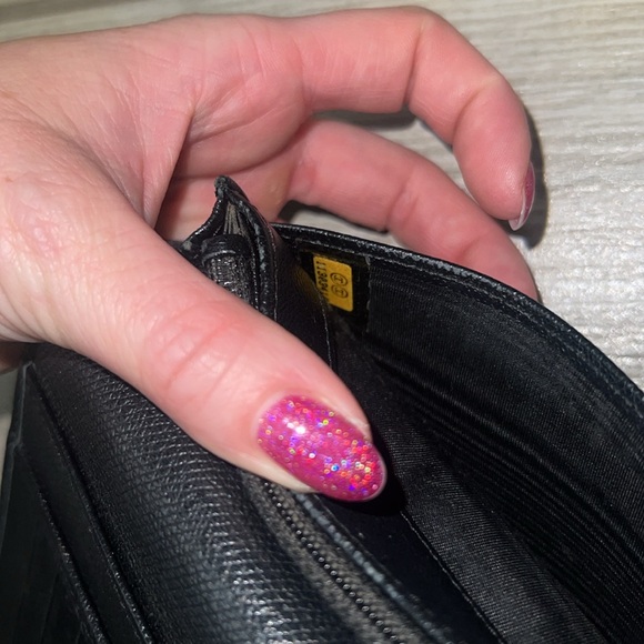 Chanel CC Button Black Leather Bifold Wallet EUC - Picture 13 of 13